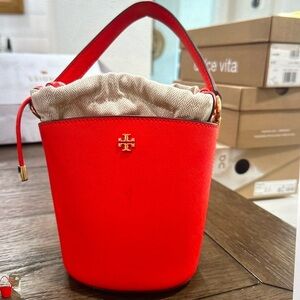 NWOT bucket bag